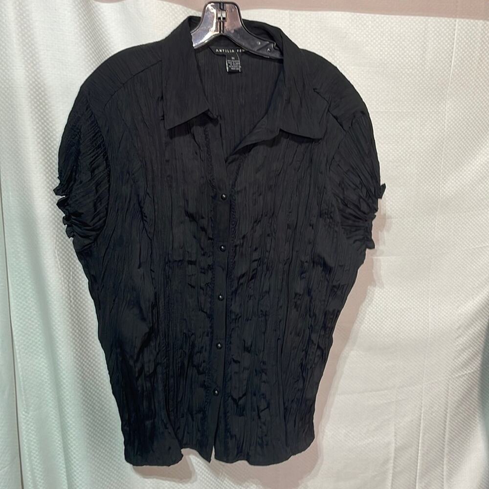 Antilla Femme 3x black cap sleeve crinkle button blouse worn once euc shaped fit